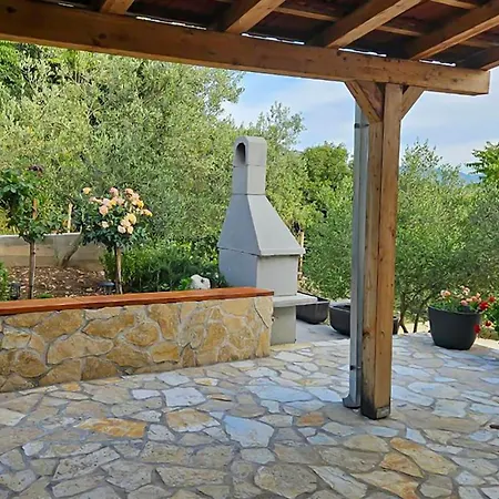 2 Bedroom Awesome Home In Desne Desne
