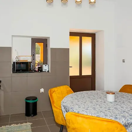 2 Bedroom Awesome Home In Desne
